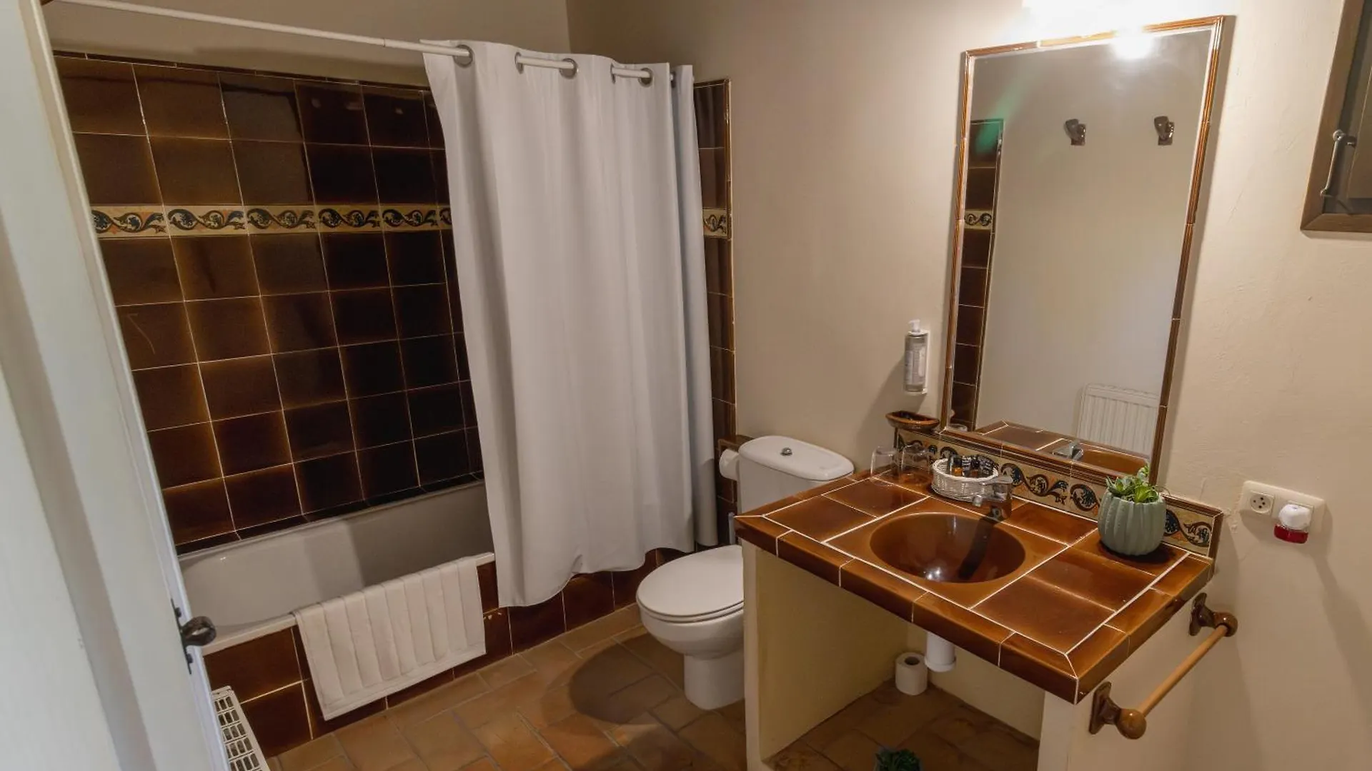 Hostal La Riera De Peratallada
