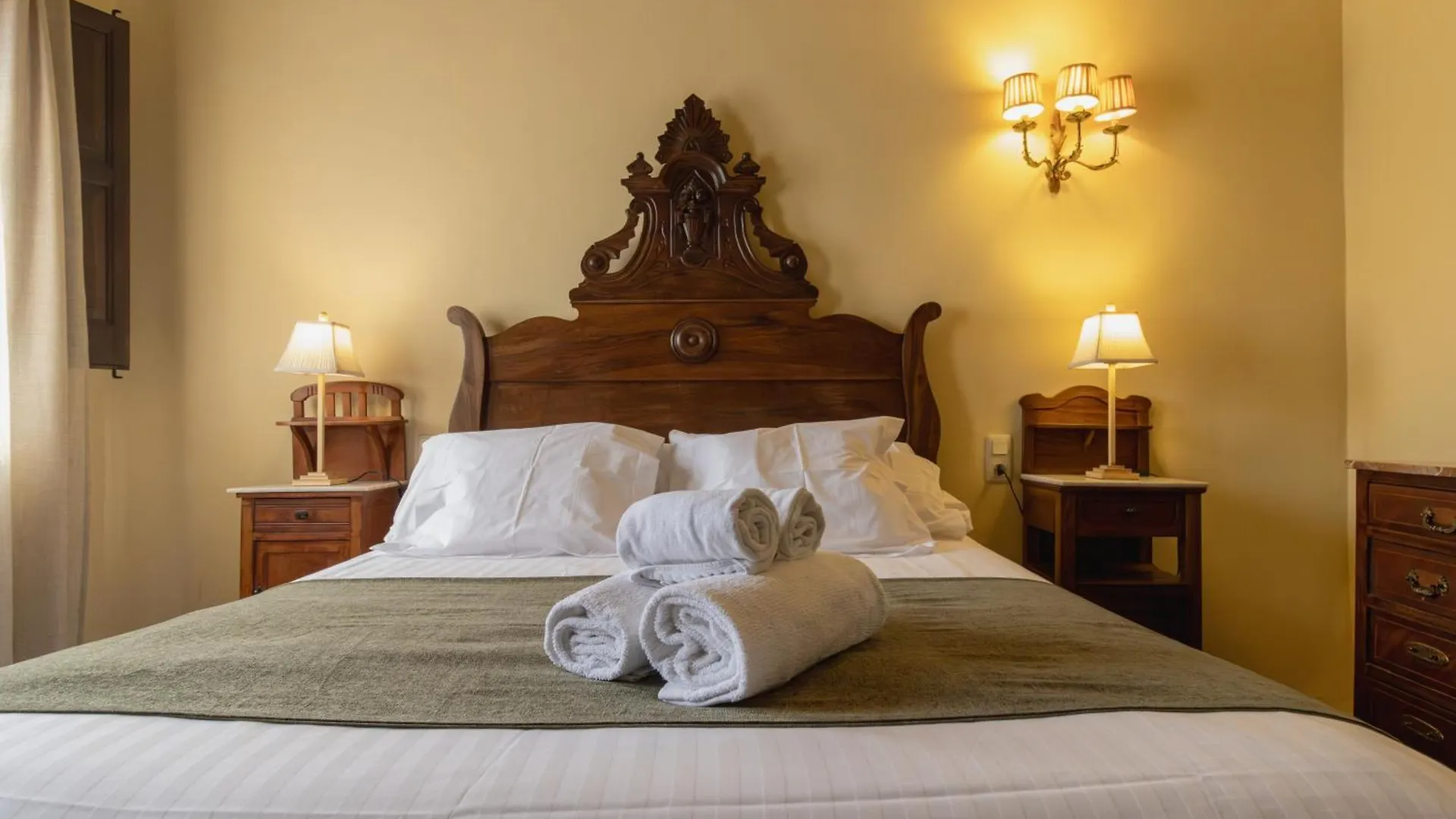 Hostal La Riera De Peratallada 0*,